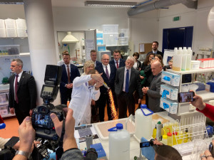 Prezident v Liberci. Zaujala ho nanovlákna, na radnici mluvil o pomoci Ukrajině