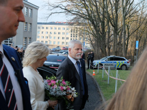 Prezident v Liberci. Zaujala ho nanovlákna, na radnici mluvil o pomoci Ukrajině