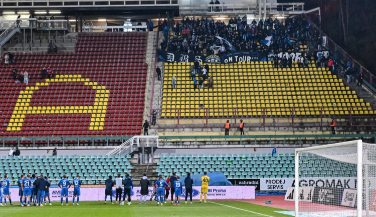 Fanoušci Slovanu se chystají na Letnou. Zaplní tři autobusy, vyprodali první sektor