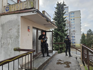 Konflikt v nechvalně známé ubytovně Neptun. Vážné zranění, útočník chtěl zmizet