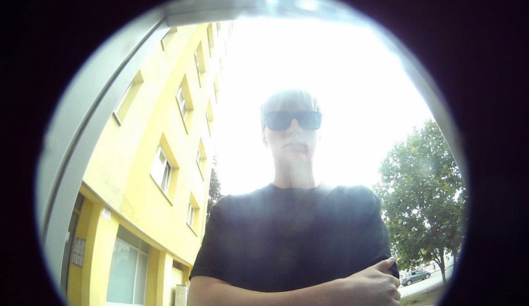 Mimoňští policisté hledají mladíka. Potřebujeme s ním mluvit, říkají