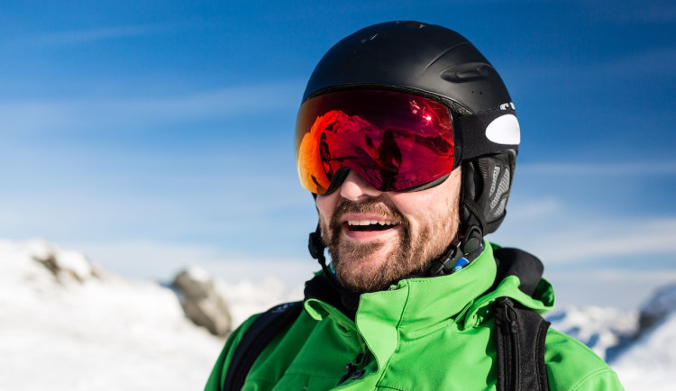 Jak vybrat lyžařskou helmu – velikost, bezpečnost, funkce