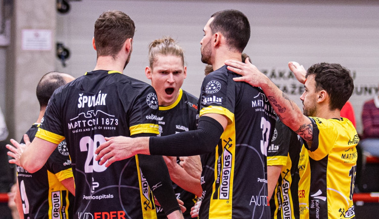 FOTO: Karlovarští volejbalisté mají nabitý program, přesto postoupili do finále