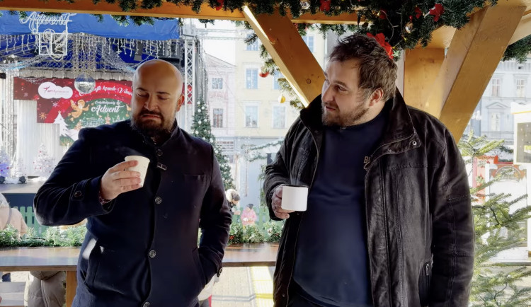 Adventní trhy v Budějovicích mají nejhorší svařák, shodli se vinaři. Chutnal po myšině