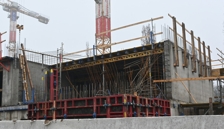 FOTO: Dokončení stavby vysokoškolských kolejí v Jihlavě je posunuté na březen 2027