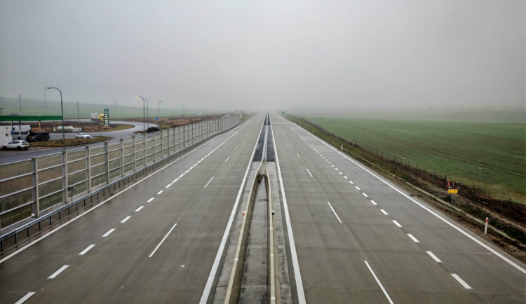 Cesta z Olomouce do Přerova je rychlejší. Silničáři otevírají dálnici D55 do Kokor