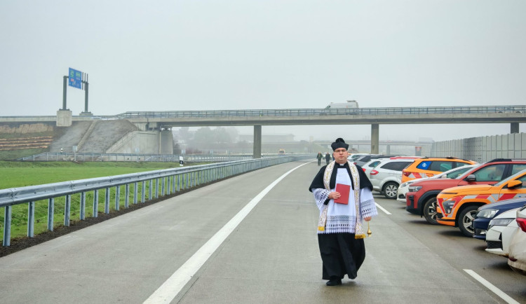 Den D nastal. Otevírá se poslední úsek dálnice D1, přinese úlevu pro Přerov, Moravu i celou ČR