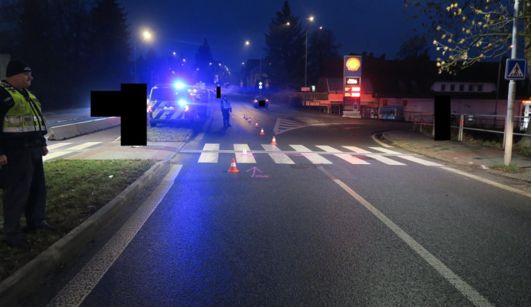 Řidička na přechodu v Jablonci přehlédla chodkyni, těžce ji zranila