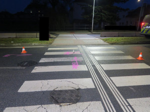 Řidička na přechodu v Jablonci přehlédla chodkyni, těžce ji zranila