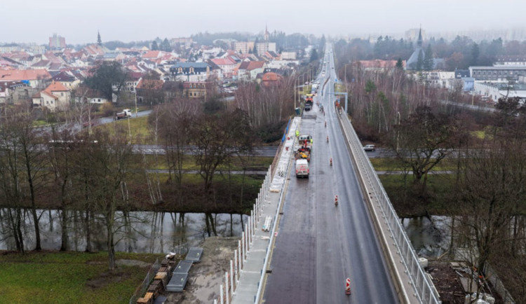 Most těsně před dnešním znovuuvedením do plného provozu.