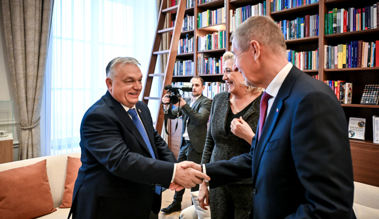 EU schválila půjčku Ukrajině, Česko odmítlo ručení