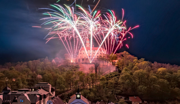 Nový zákon o pyrotechnice měnil silvestrovské programy v kraji. Většinou na poslední chvíli