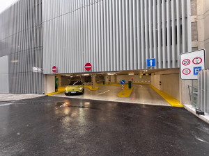 Parkovací dům liberecké nemocnice je v provozu. V šesti podlažích nabízí 338 míst