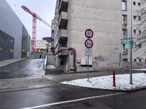 Parkovací dům liberecké nemocnice je v provozu. V šesti podlažích nabízí 338 míst