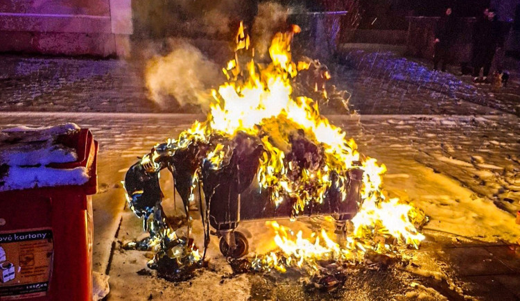 Tři opilé děti, potyčky, nehody a požáry kvůli pyrotechnice. To byl Silvestr v Olomouckém kraji
