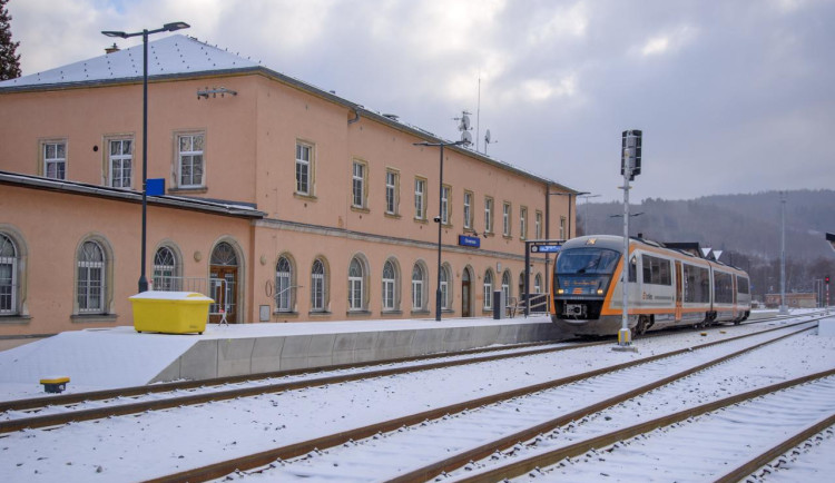 Vlakové nádraží v Chrastavě.