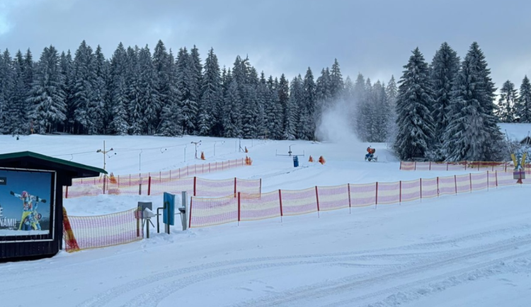 Nevstupujte večer na sjezdovky, riskujete život, varují vlekaři v Jizerských horách