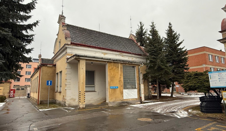 Bývalé dětské oddělení, které bude téměř celé zbourané a nahradí ho nové moderní zázemí.