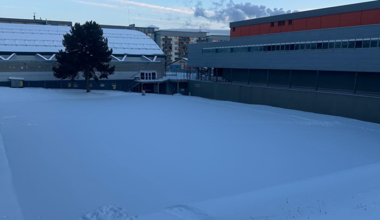 Mobilní nafukovací hala vyroste v prostoru tenisových kurtů do tří týdnů.