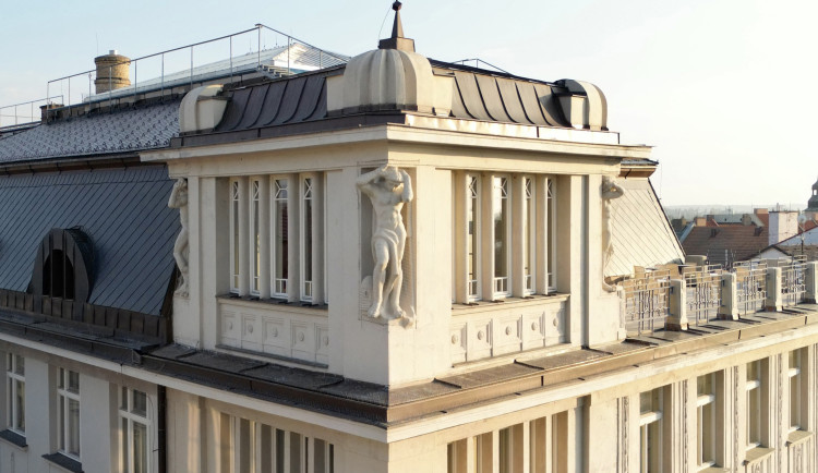 Hradecká galerie představuje program na rok 2026: Nové výstavy a projekt černé díry