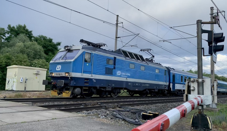 Mezi Českou Skalicí a Náchodem se brzy vlakem neprojedete