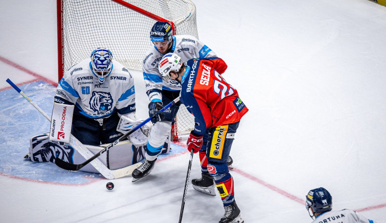 Nájezdové drama vyznělo lépe pro Dynamo. Tygři vezou z pardubického ledu bod