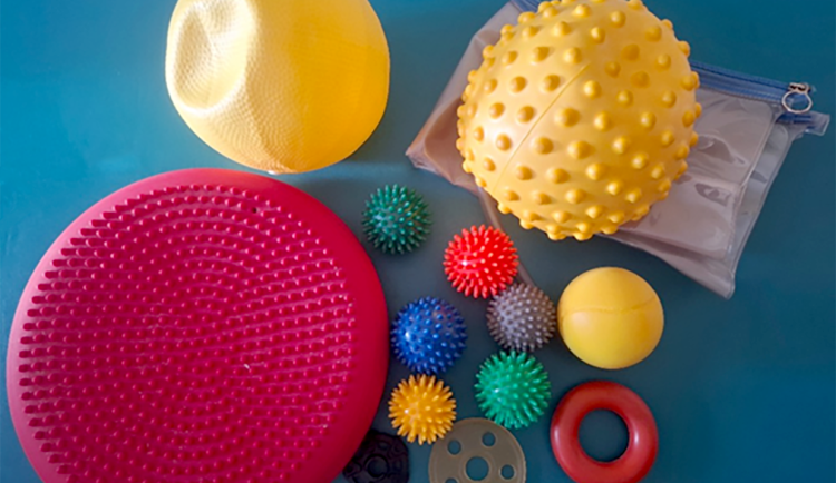 Pacientům po mrtvici v hradecké nemocnici pomáhají dobrovolníci. Jde o pilotní projekt