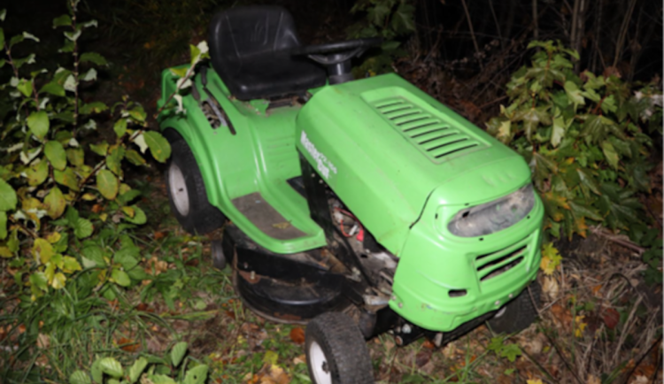 Liberecké policie ukázala zahradní traktor, který zajistila. Hledá se majitel