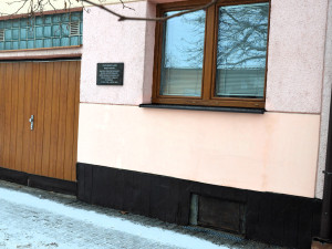 Legendě českého skautingu Miloši Zapletalovi odhalili na rodném domě pamětní desku