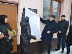 Legendě českého skautingu Miloši Zapletalovi odhalili na rodném domě pamětní desku