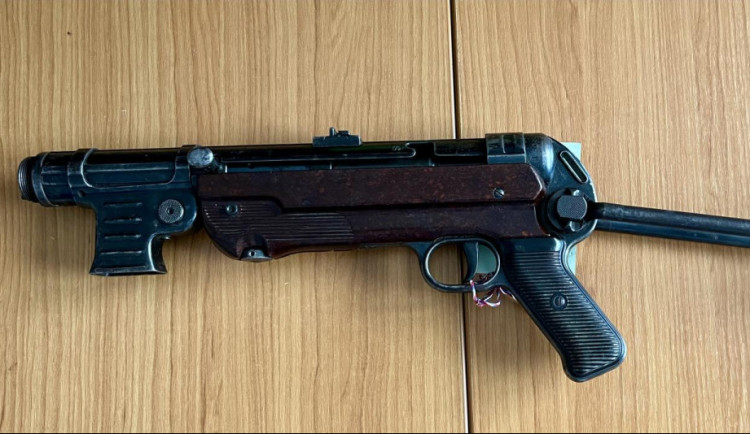 Puška Mauser i samopal MP40. V Libereckém kraji probíhá zbraňová amnestie