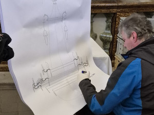 Chrámový křišťálový lustr z Hejnic se po více než sto letech dočká generální obnovy