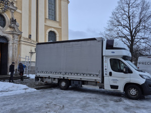 Chrámový křišťálový lustr z Hejnic se po více než sto letech dočká generální obnovy