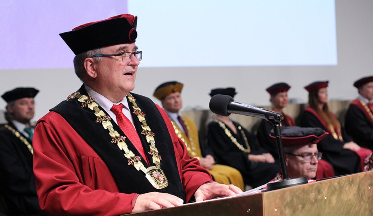 Poslední den ve funkci rektora liberecké univerzity. Miroslav Brzezina post opouští po osmi letech