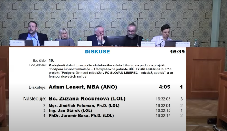 Návrh, aby část dotace pro Tygry a Slovan dostaly ostatní kluby, na zastupitelstvu neprošel