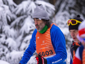 Jizerskou padesátku ovládli Norové, Alnaesová obhájila, mužům kraloval Riege