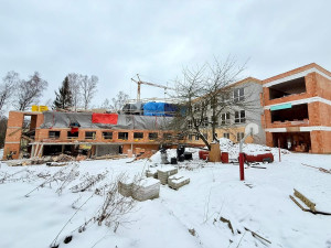 Budova dětské psychiatrie v Liberci se proměňuje. Podívejte se, jak stavba pokročila