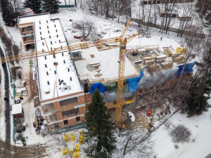 Budova dětské psychiatrie v Liberci se proměňuje. Podívejte se, jak stavba pokročila