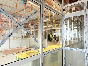 V turnovské nemocnici roste nový pavilon, umožní rozšířit jednotku intenzivní péče