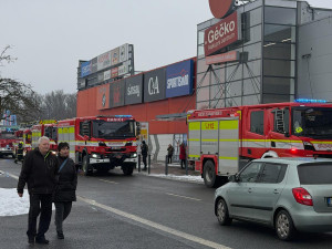 Požár v libereckém Géčku. V elektru hořelo, pět lidí se nadýchalo kouře
