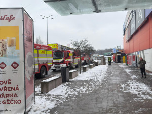 Požár v libereckém Géčku. V elektru hořelo, pět lidí se nadýchalo kouře