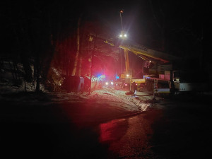 Náklaďák se u Českého Dubu zřítil ze stráně, několik zraněných