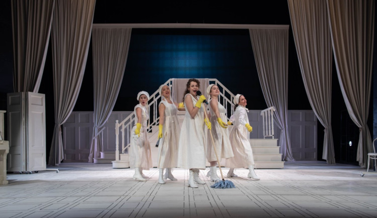 Pýcha a předsudek jinak, s humorem a jako kus pro 6 hereček. Česká premiéra už dnes v Liberci