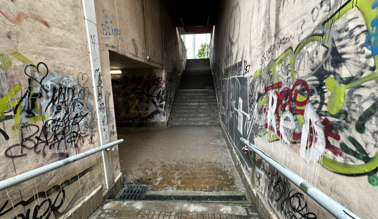 Strašidelný podchod zmizí. Rušnou Rokycanskou překlene lávka dlouhá 116 metrů