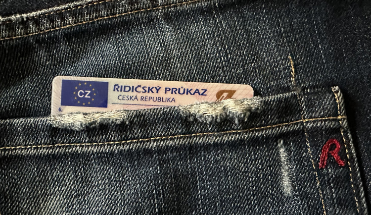 Motoristé si oblíbili možnost výměny řidičáků on-line. Nemusí chodit po úřadech