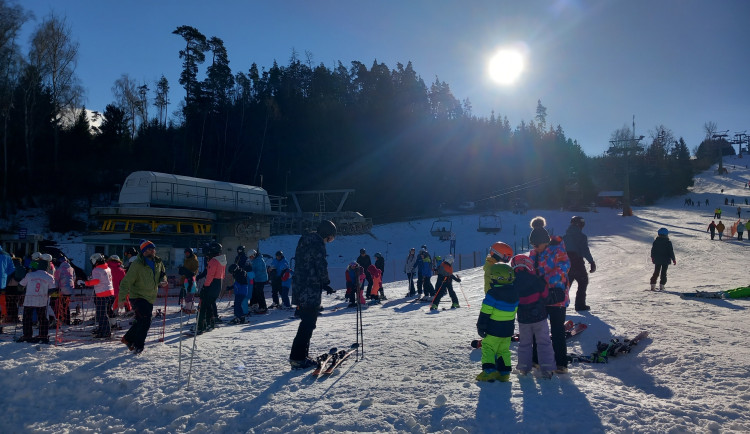 Na Vysočině je v provozu většina sjezdovek, přírodní sníh pro běžkaře roztál