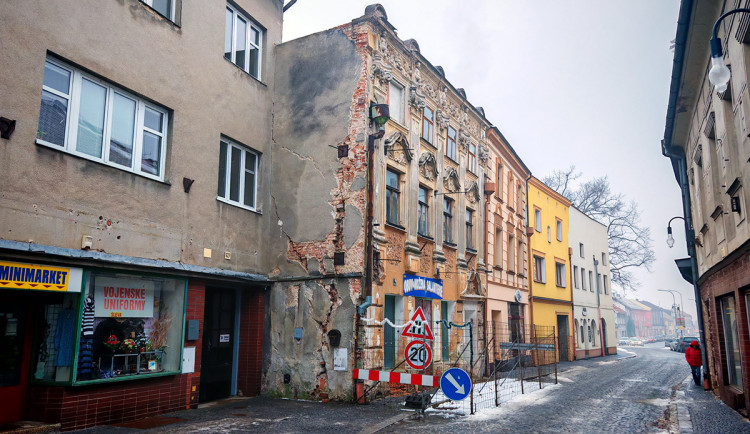 Koupit dům hrůzy? Vedení Litovle je pro, klíčová dražba bude příští týden