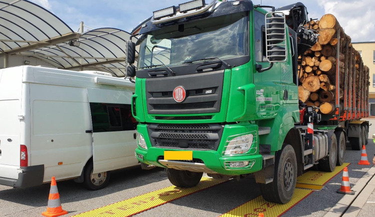 Častější kontroly řidičů na dálnici i silnicích: Policie pořídí nenápadné dodávky