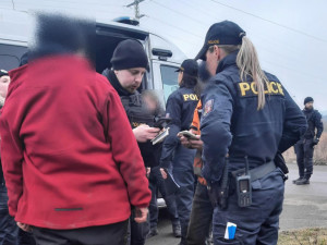 Neproklouzne ani myš. Na kontroly cizinců v České Lípě dohlížely z výšky drony