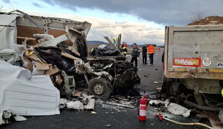 Tragická nehoda na D35 u Litovle. Na dálnici zemřel řidič dodávky